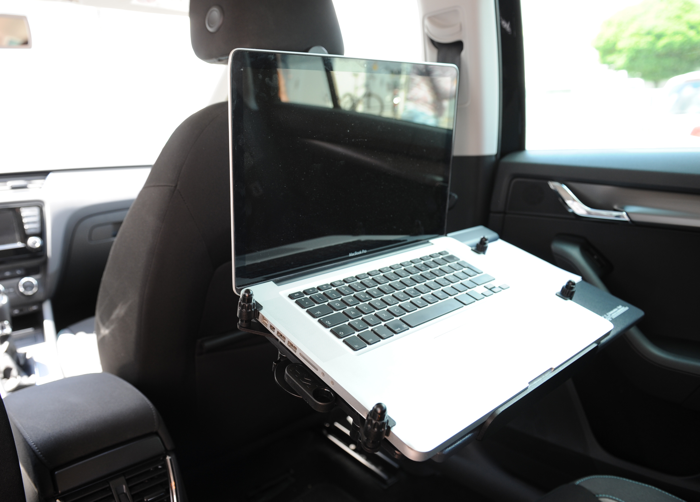 Laptop-Halterung für Rücksitzbank Notebookboy® FOND mit Notizfläche Laptop-Halterung für Rücksitzbank Notebookboy® FOND mit Notizfläche